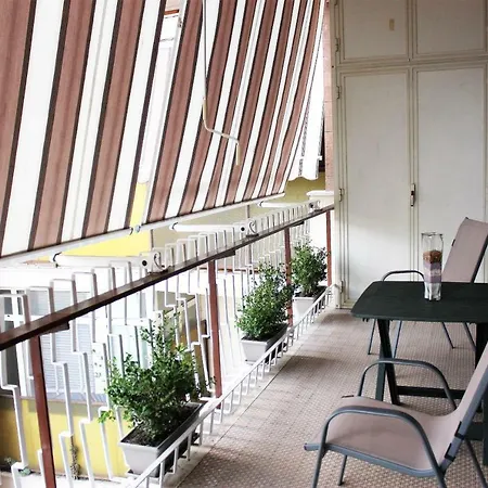 Lalla's Guest house *